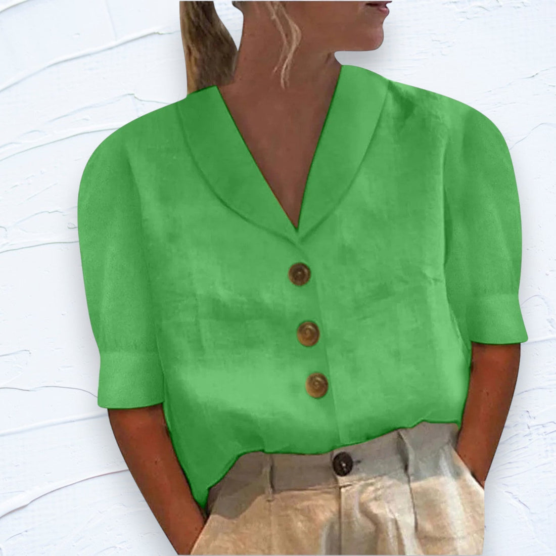 Tineke | Retro Blouse met Knoopdetail