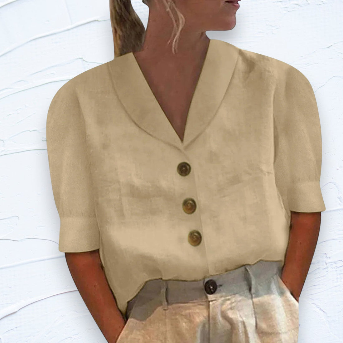 Tineke | Retro Blouse met Knoopdetail