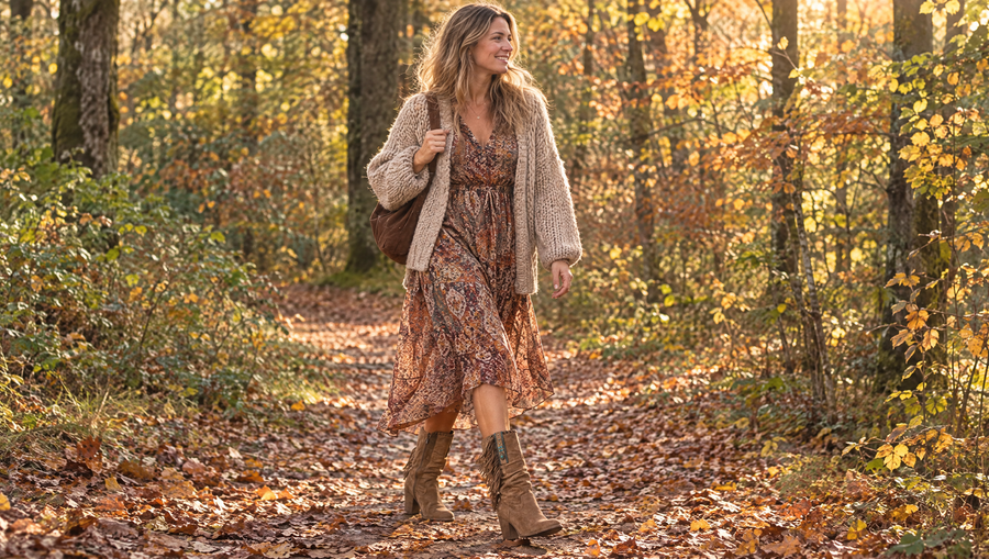 Noor slouchy laarzen met franje in het herfstbos